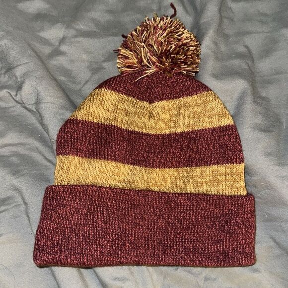 Harry Potter Gryffindor Beanie - Picture 2 of 2